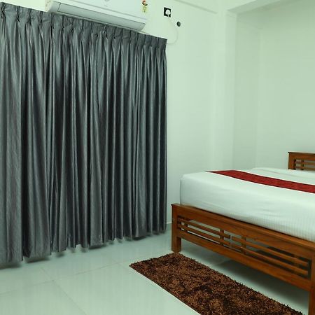 Achoos Residency Hotel Tiruvalla Exterior photo