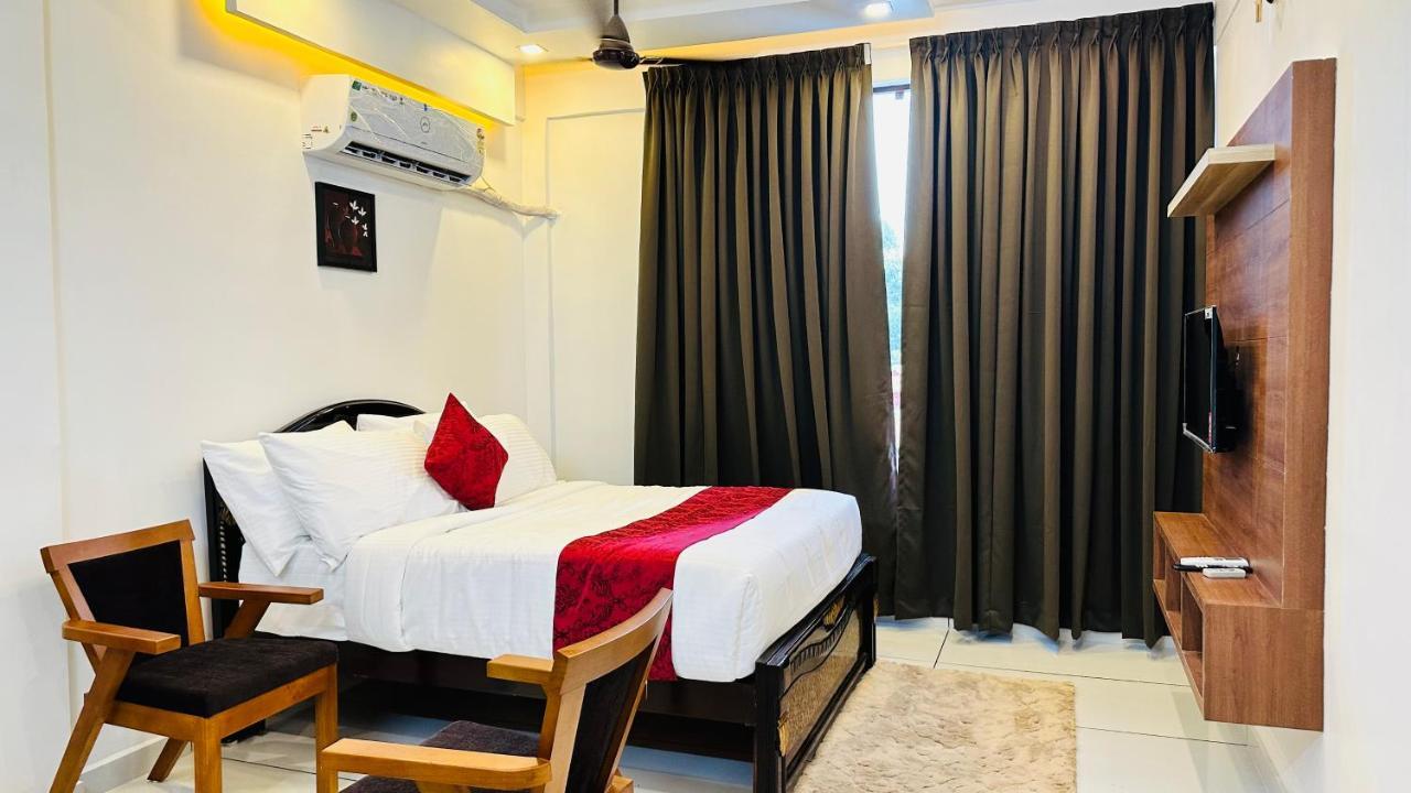 Achoos Residency Hotel Tiruvalla Exterior photo