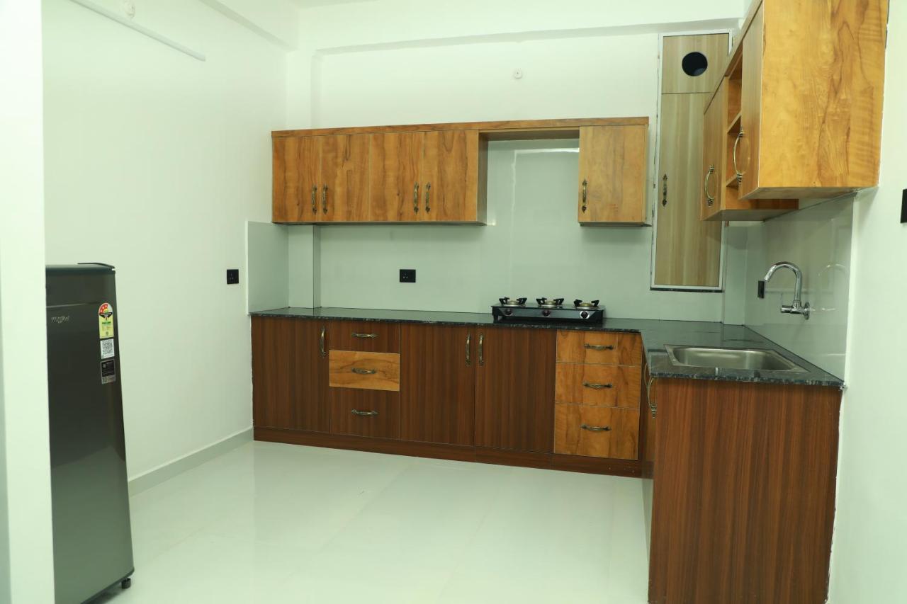 Achoos Residency Hotel Tiruvalla Exterior photo
