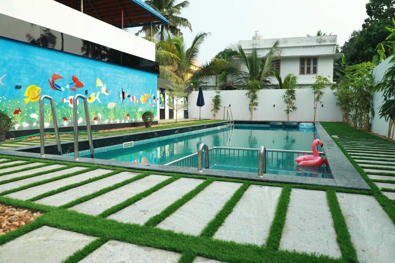 Achoos Residency Hotel Tiruvalla Exterior photo